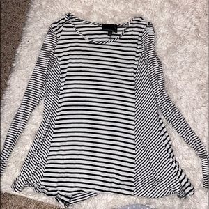 black/white striped long sleeve tee